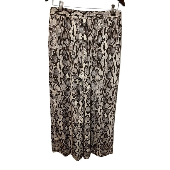 FIFTEEN TWENTY SNAKESKIN WIDE LEG PANTS SIZE MEDIUM - Picture 9 of 16